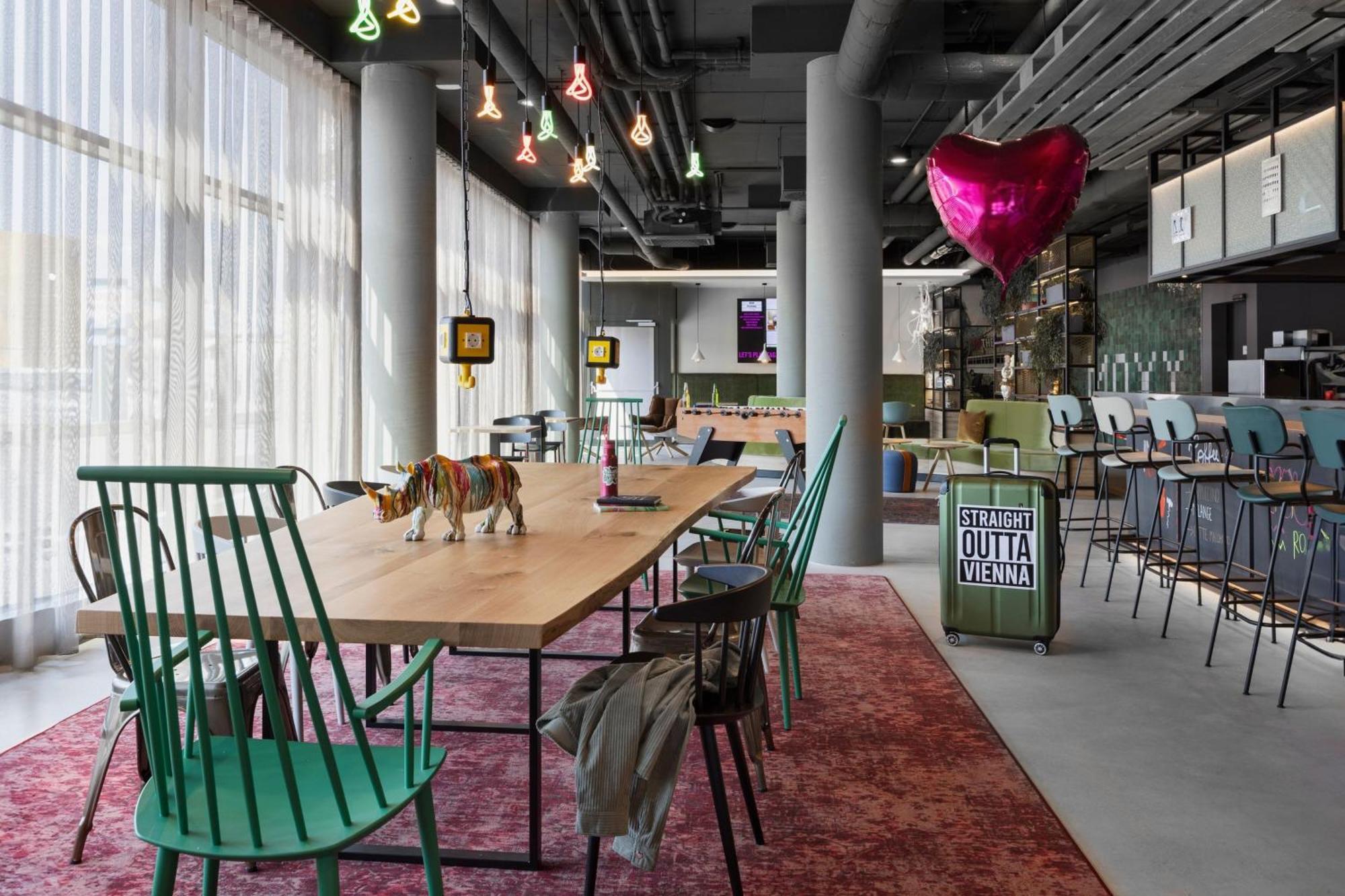 Moxy Vienna City East Екстериор снимка